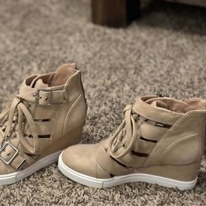 Linea Paolo cut out sneaker wedge size 5.5 women’s